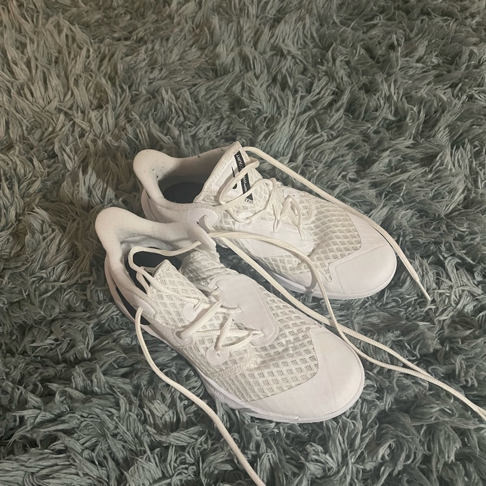 white and black nike volleyball shoes size 9